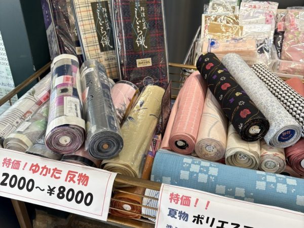 夏物反物の特価ワゴン登場！