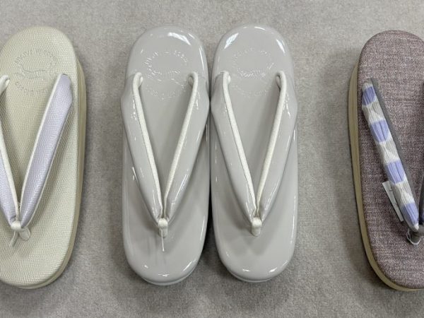 菱屋カレンブロッソ　カフェ草履　入荷しました♪